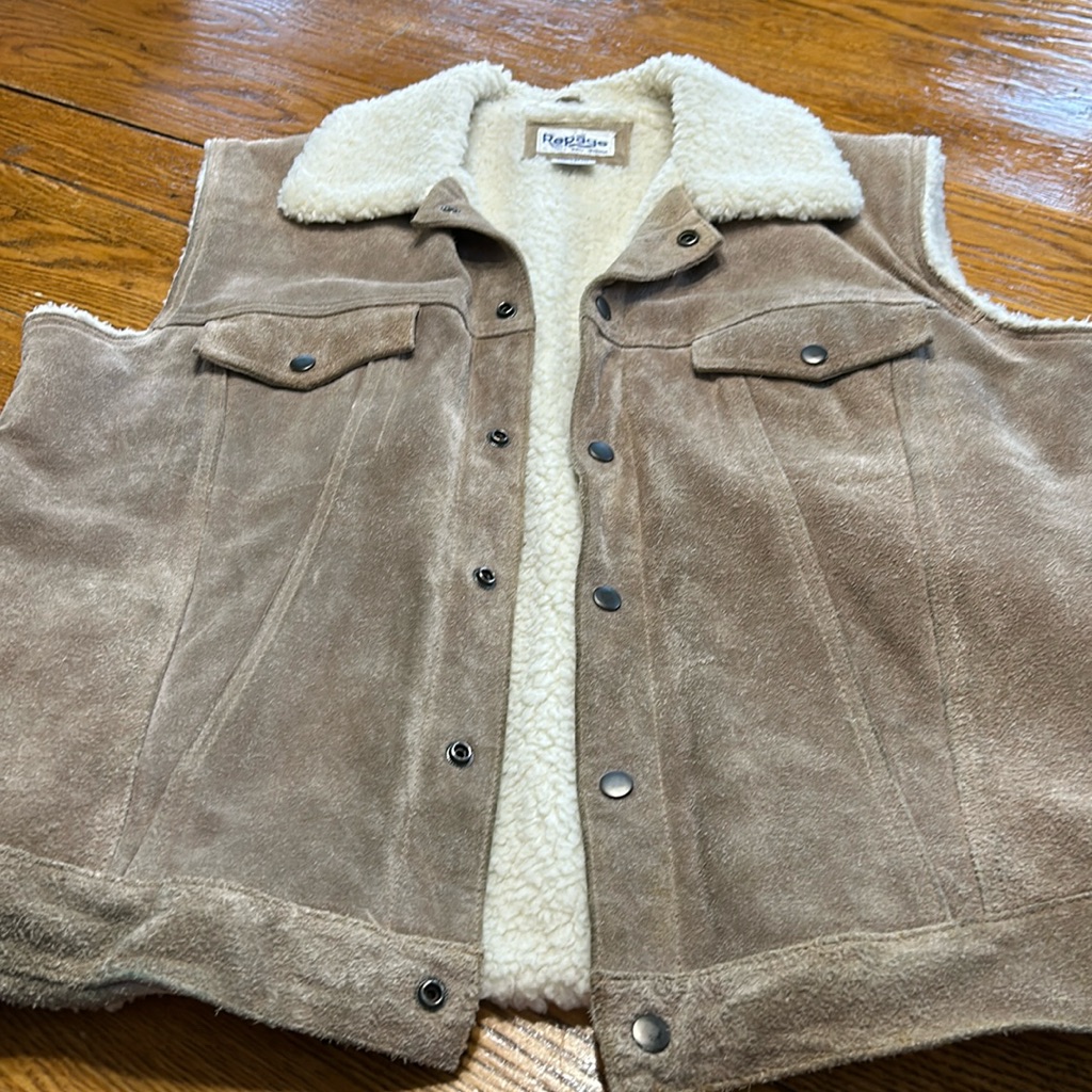 Vintage Repage Brand Vest. Cow Split Tan Leather, Interior Acrylic Sherpa. Xl.